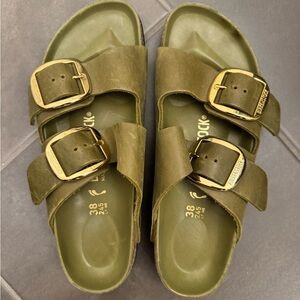 Birkenstock Arizona ‘Big Buckle’ Sandals Sz 38
Olive Green
Oiled Leather